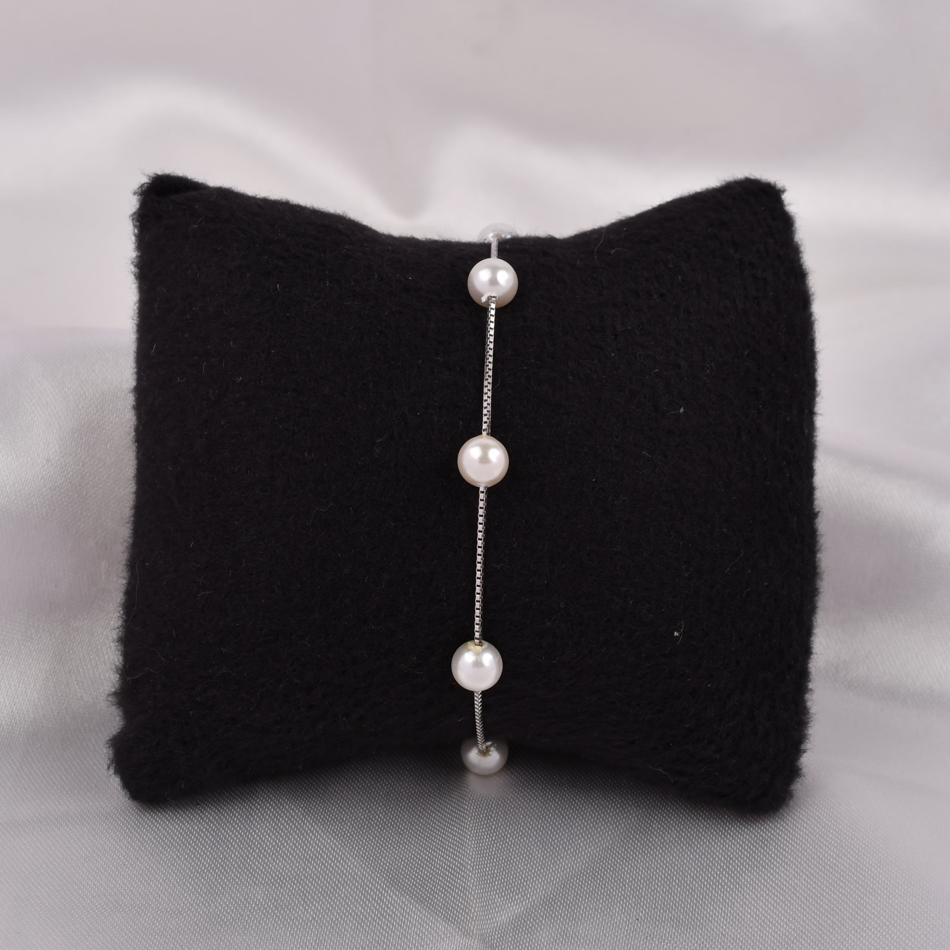 Single Line Pearl Bracelet