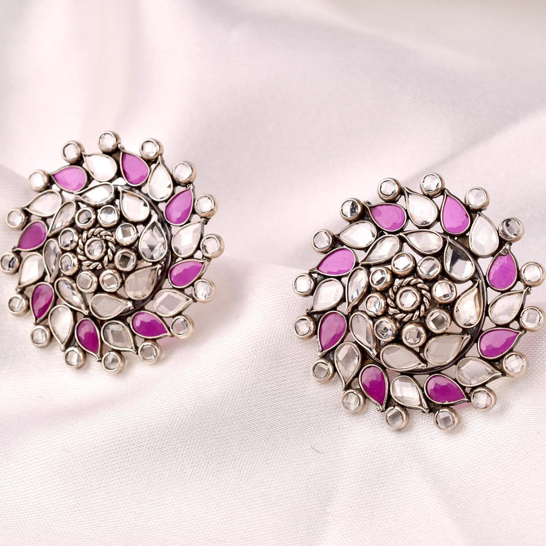 Riwaayat Statement Studs