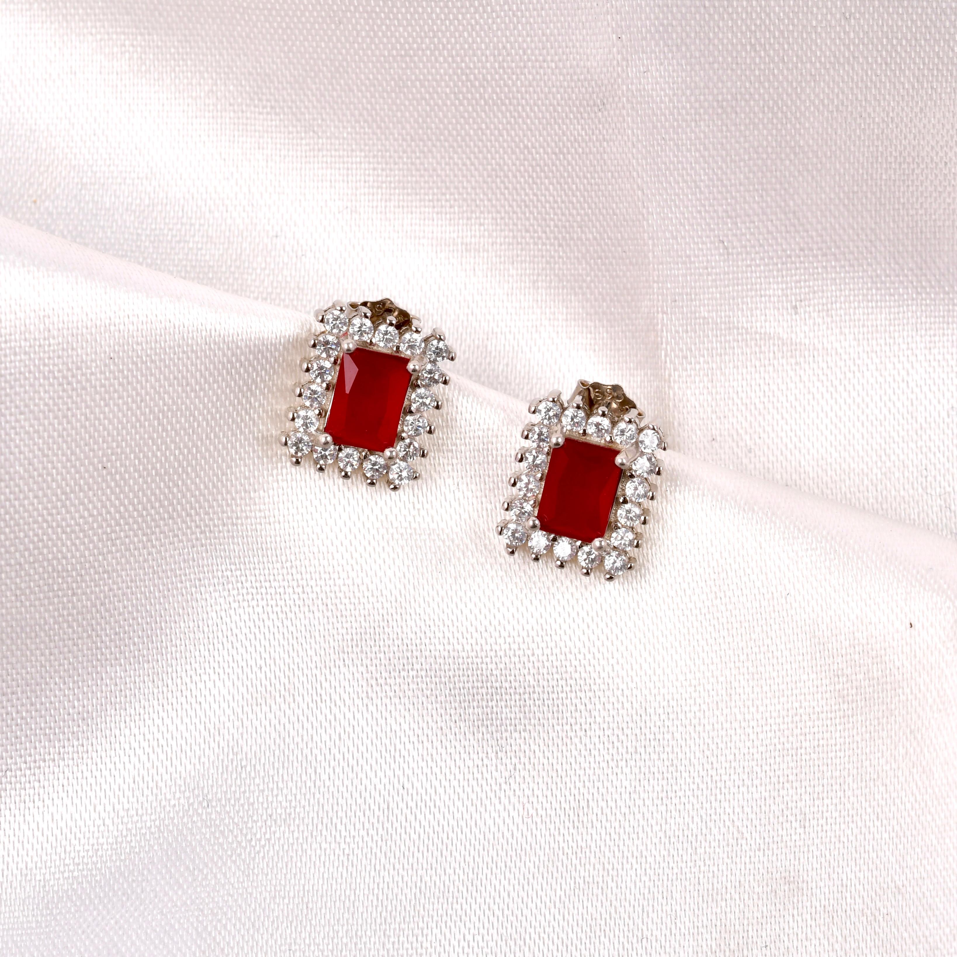Scarlet Frame Pendant Set